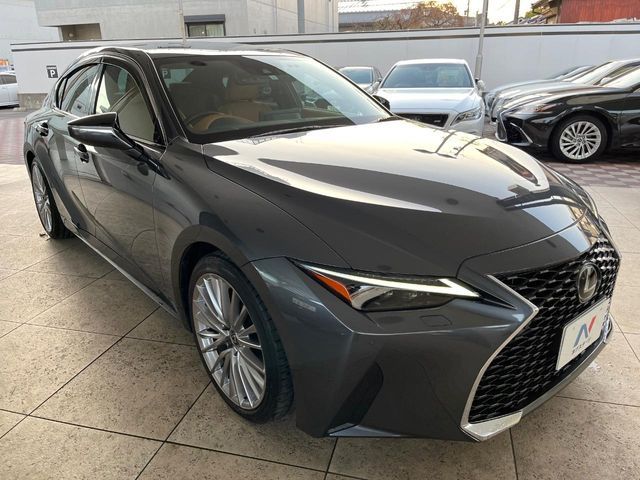 TOYOTA LEXUS IS300H 2023 Image 31