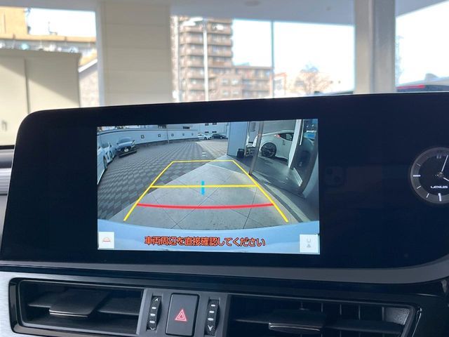 TOYOTA LEXUS ES300H 2022 Image 31