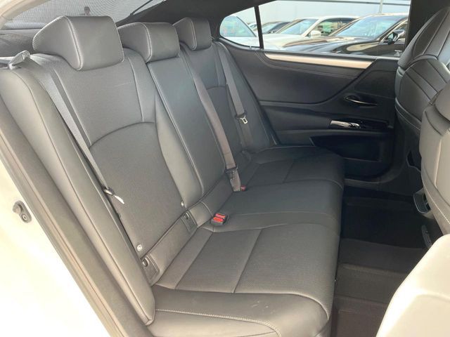 TOYOTA LEXUS ES300H 2022 Image 31