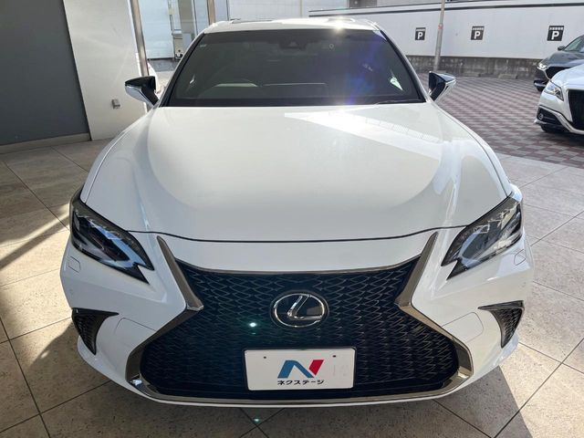 TOYOTA LEXUS ES300H 2022 Image 31