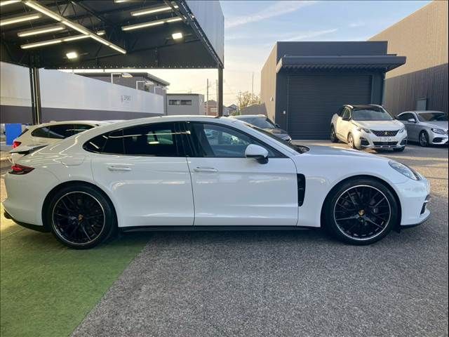 PORSCHE PANAMERA 2018 Image 31