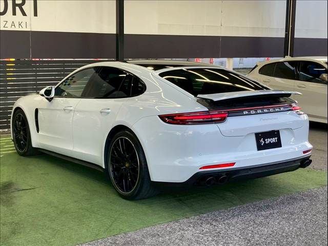 PORSCHE PANAMERA 2018 Image 31