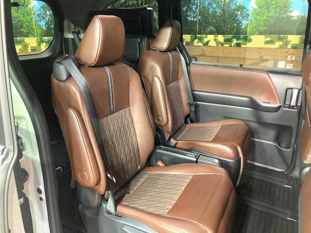 TOYOTA NOAH HYBRID 2023 Image 31