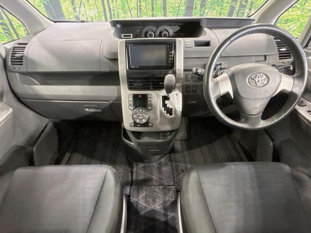 TOYOTA VOXY 2007 Image 31