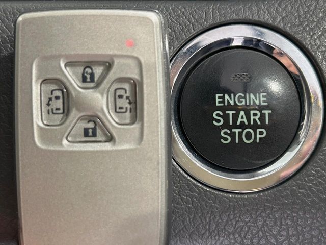 TOYOTA VOXY 2007 Image 31