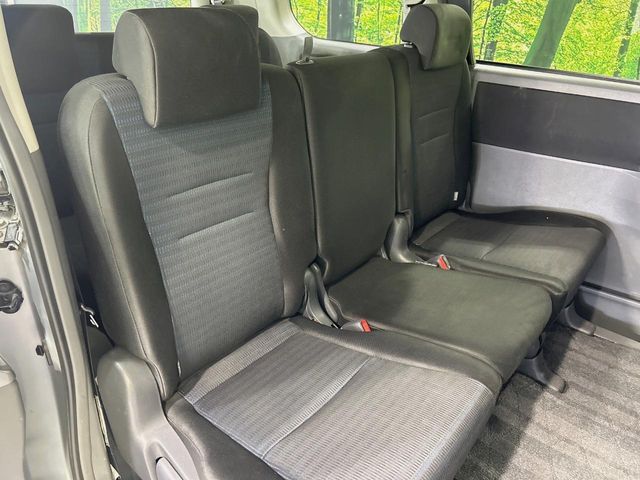 TOYOTA VOXY 2007 Image 31