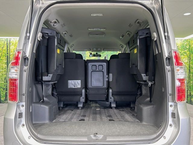 TOYOTA VOXY 2007 Image 31