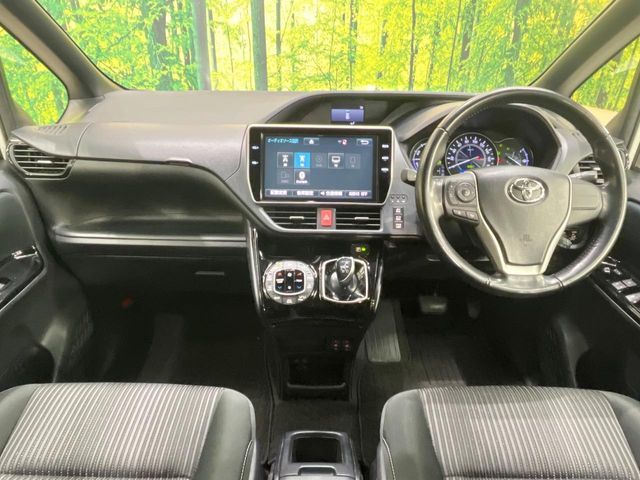 TOYOTA VOXY HYBRID 2017 Image 31