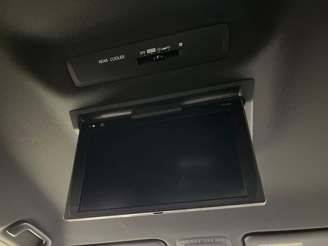 TOYOTA VOXY HYBRID 2017 Image 31