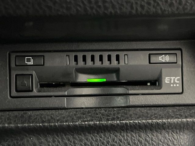 TOYOTA VOXY HYBRID 2017 Image 31