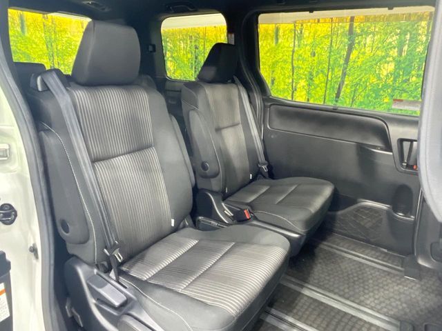 TOYOTA VOXY HYBRID 2017 Image 31