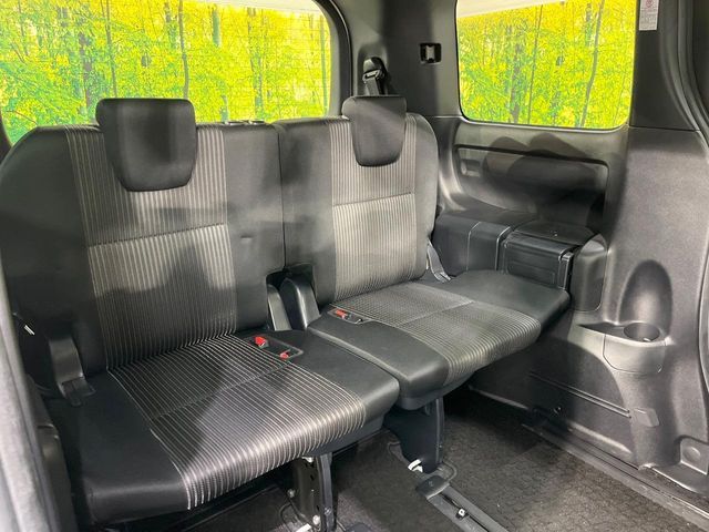 TOYOTA VOXY HYBRID 2017 Image 31