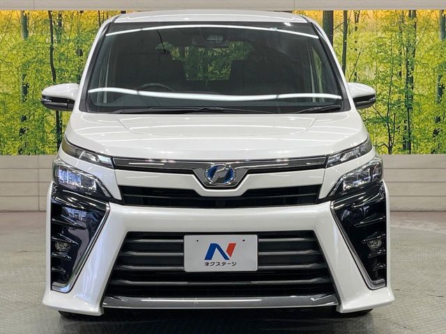 TOYOTA VOXY HYBRID 2017 Image 31