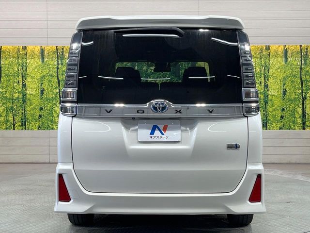TOYOTA VOXY HYBRID 2017 Image 31