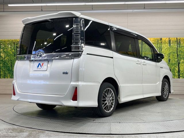 TOYOTA VOXY HYBRID 2017 Image 31