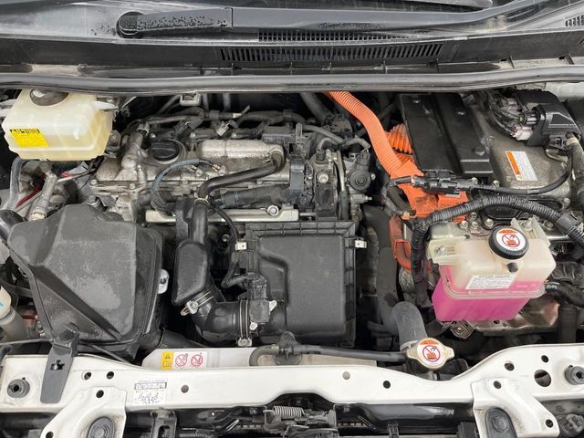 TOYOTA VOXY HYBRID 2017 Image 31