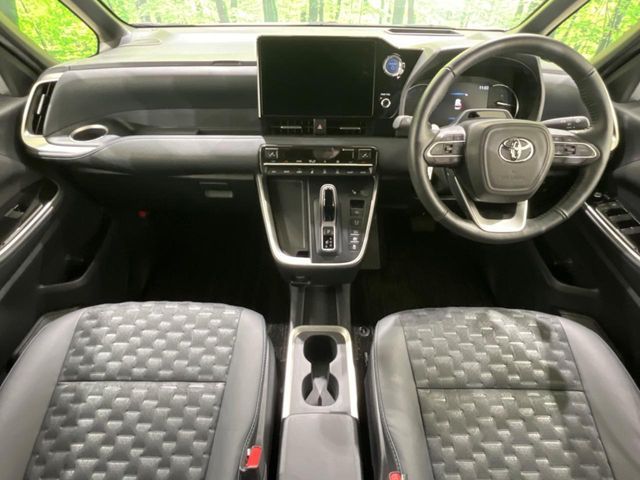 TOYOTA VOXY HYBRID 2023 Image 31