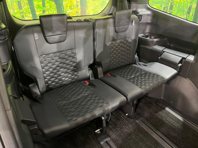 TOYOTA VOXY HYBRID 2023 Image 31