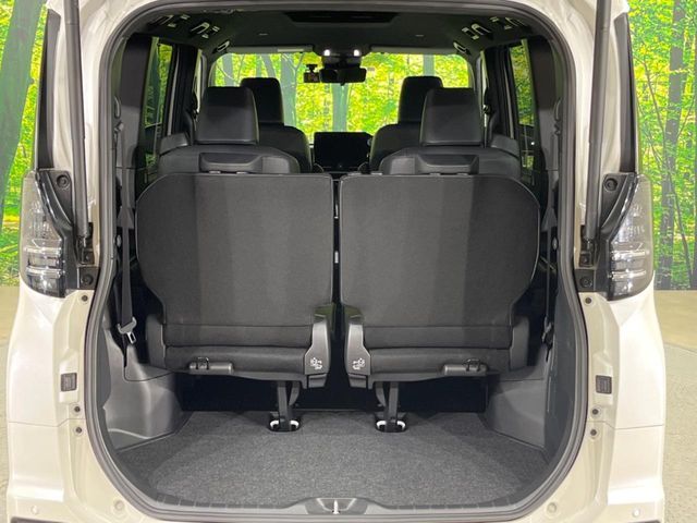 TOYOTA VOXY HYBRID 2023 Image 31