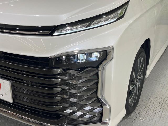 TOYOTA VOXY HYBRID 2023 Image 31
