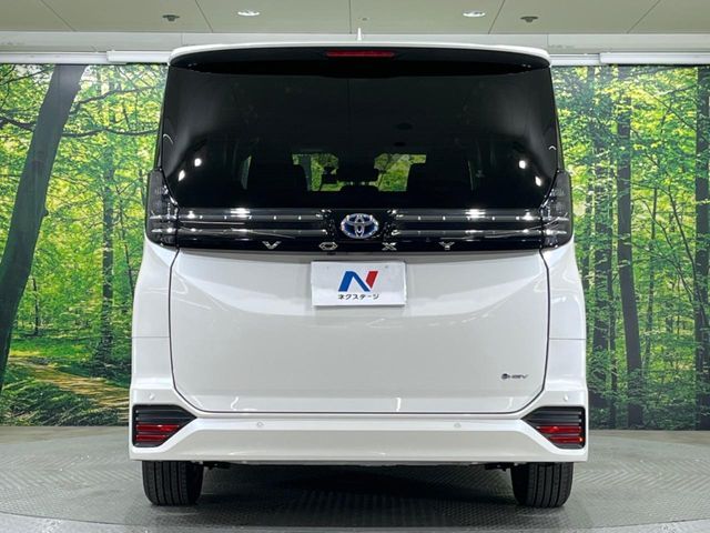 TOYOTA VOXY HYBRID 2023 Image 31