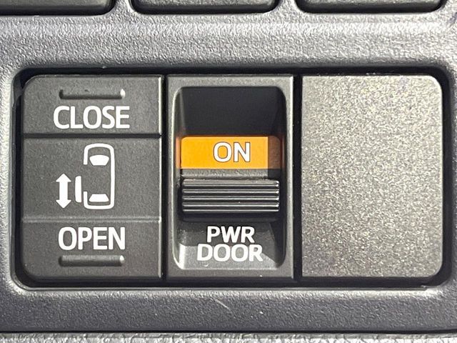 TOYOTA NOAH 2017 Image 31