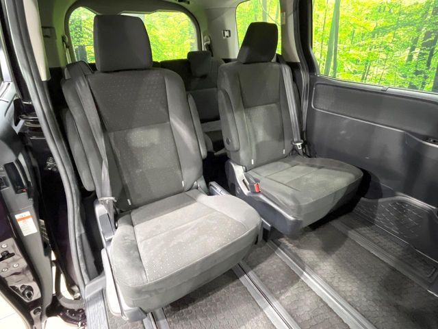 TOYOTA NOAH 2017 Image 31