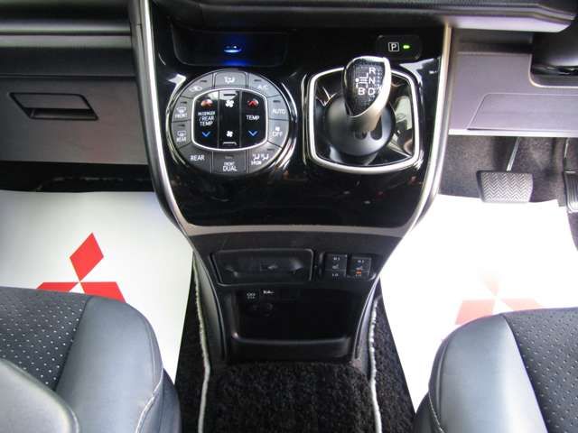 TOYOTA VOXY HYBRID 2021 Image 31