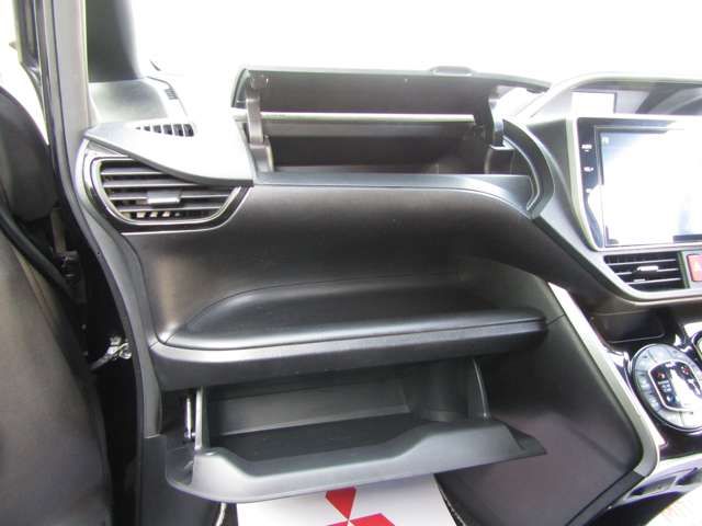 TOYOTA VOXY HYBRID 2021 Image 31