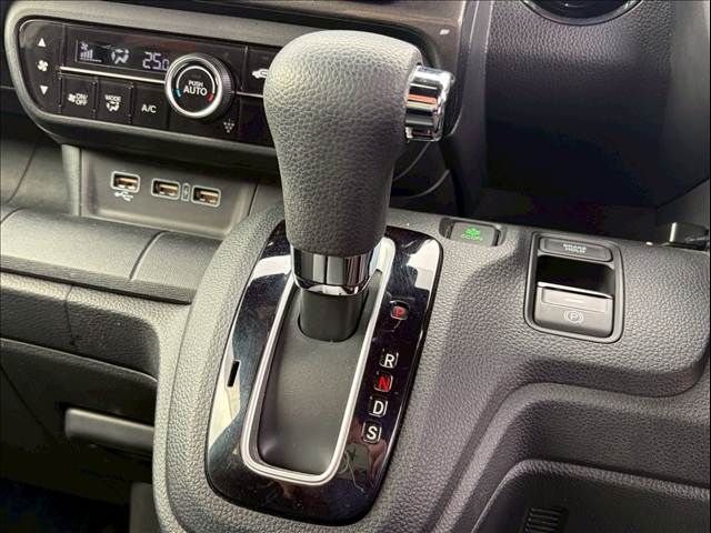 HONDA N-WGN CUSTOM 2019 Image 31