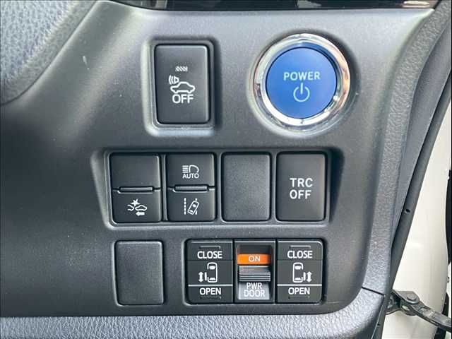 TOYOTA ESQUIRE HYBRID 2017 Image 31