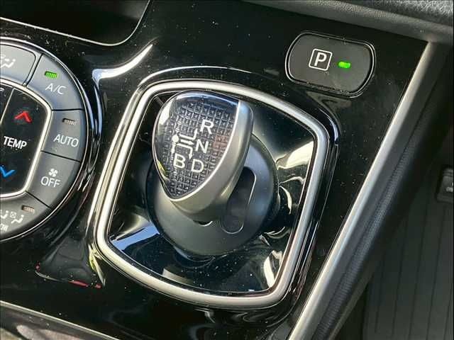 TOYOTA ESQUIRE HYBRID 2017 Image 31