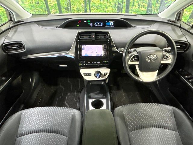 TOYOTA PRIUS 2017 Image 31