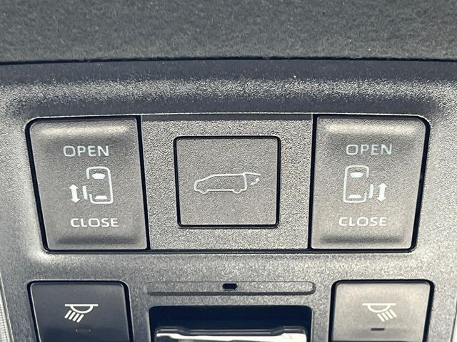 TOYOTA VOXY HYBRID 2022 Image 31