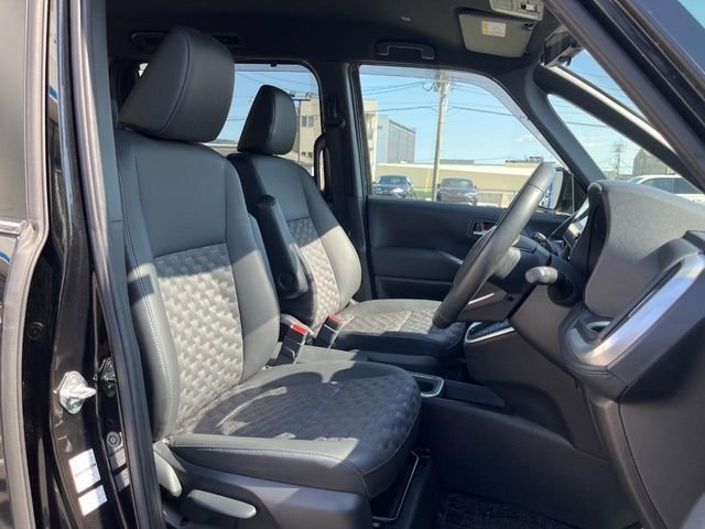 TOYOTA VOXY HYBRID 2022 Image 31