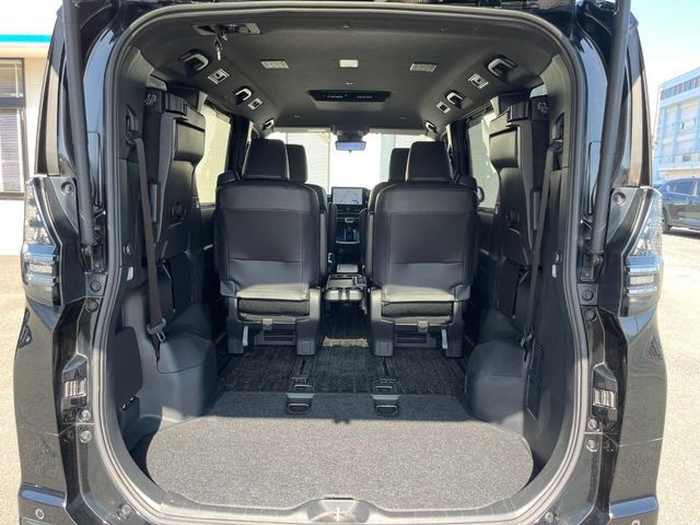 TOYOTA VOXY HYBRID 2022 Image 31