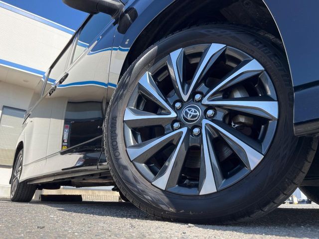 TOYOTA VOXY HYBRID 2022 Image 31