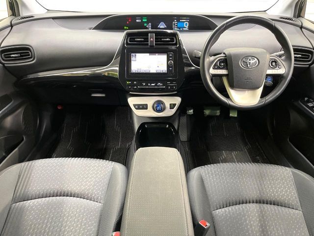 TOYOTA PRIUS 2018 Image 31
