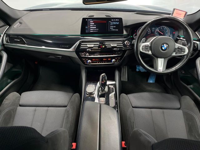 BMW 5SERIES SEDAN 2018 Image 31