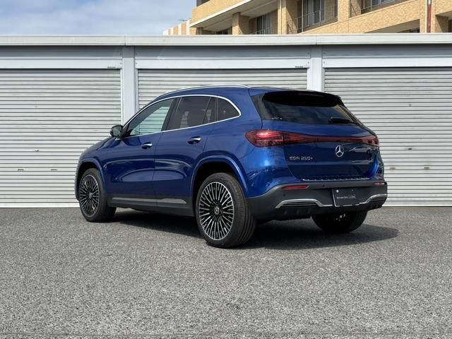 MERCEDES BENZ EQA 2024 Image 31