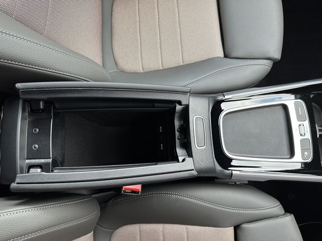 MERCEDES BENZ EQB 2024 Image 31