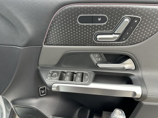 MERCEDES BENZ EQB 2024 Image 31