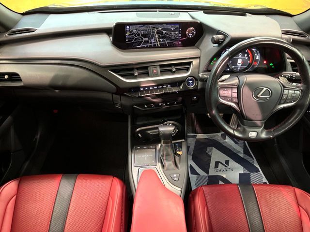 TOYOTA LEXUS UX250H 2019 Image 31