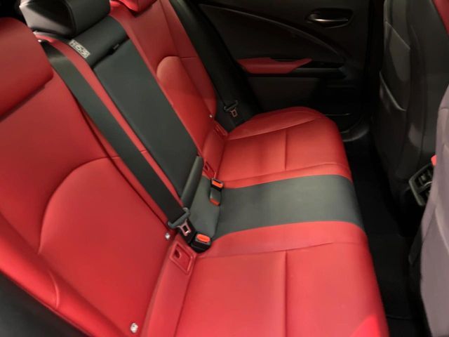 TOYOTA LEXUS UX250H 2019 Image 31