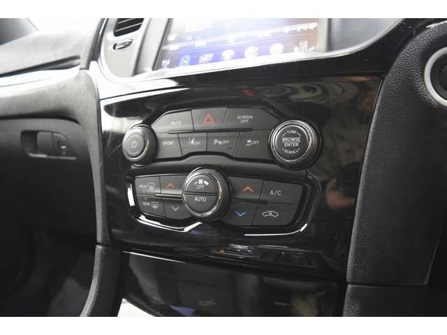 CHRYSLER 300 2017 Image 31