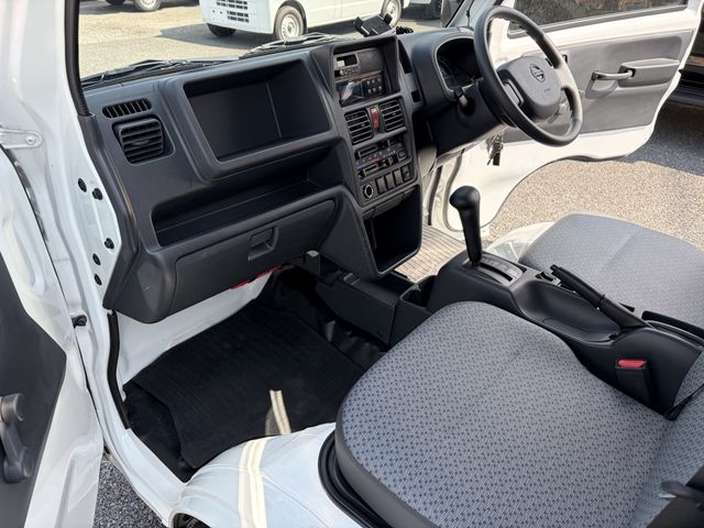 NISSAN NT100 CLIPPER 2015 Image 31