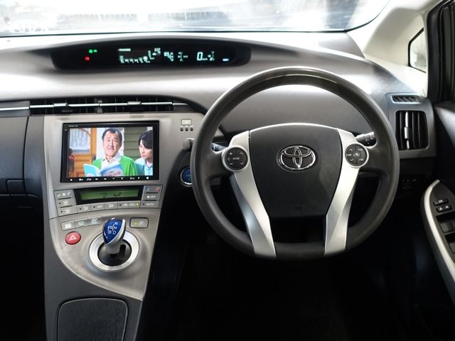 TOYOTA PRIUS 2013 Image 31