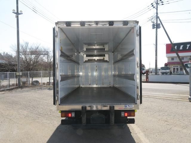 HINO DUTRO 2017 Image 31