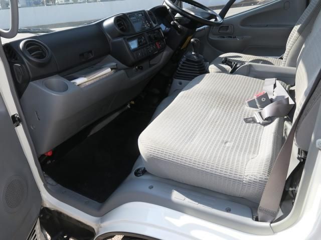 HINO DUTRO 2017 Image 31