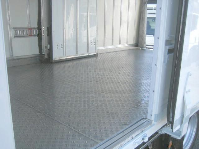 ISUZU ELF 2019 Image 31